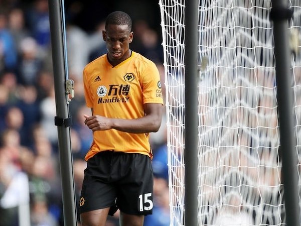 Kondisi kebugaran Willy Boly yang tak pernah prima di sepanjang musim ini telah membuat jengkel manajer Wolverhampton yaitu Bruno Lage / via Getty Images