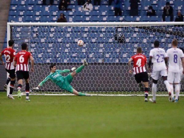 De Marcos Puji Penyelamatan Gemilang Courtois,