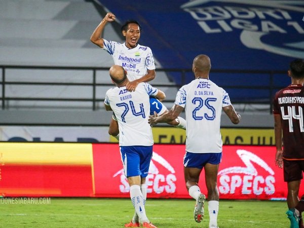 Pemain Persib ketika merayakan gol