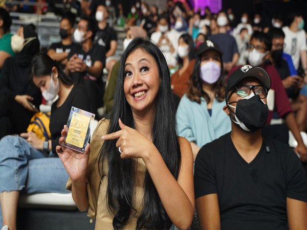 Aktris Asri Welas menjadi salah satu public figure yang mendapatkan NFT khusus dari Kolektibel pada pagelaran musim baru IBL 2022 / via Istimewa