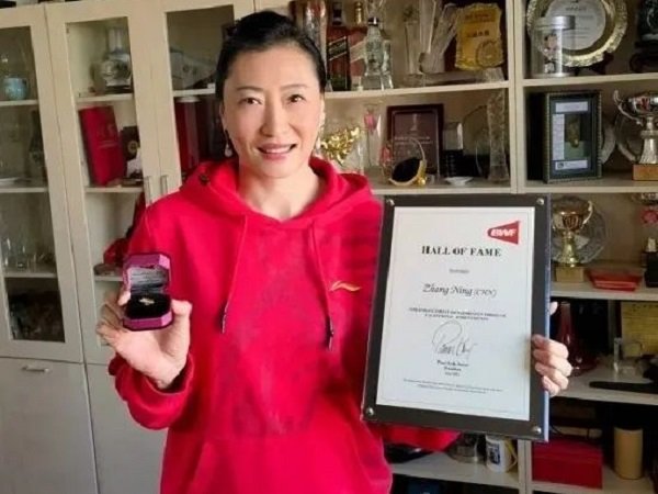 Zhang Ning Pamerkan Penghargaan Hall of Fame Dari BWF