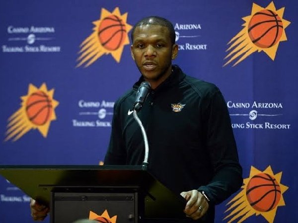 Phoenix Suns beri perpanjangan kontrak kepada James Jones.
