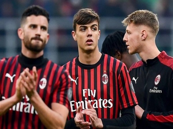 Putra Paolo Maldini yaitu Daniel Maldini, dikabarkan selangkah lagi bakal meninggalkan AC Milan guna menjalani masa peminjaman bersama SPAL / via Getty Images