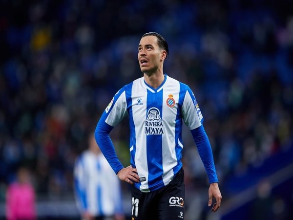 Espanyol menegaskan bahwa Raul de Tomas tidak dijual perihal pendekatan yang dilakukan oleh Arsenal kepada sang striker / via Getty Images