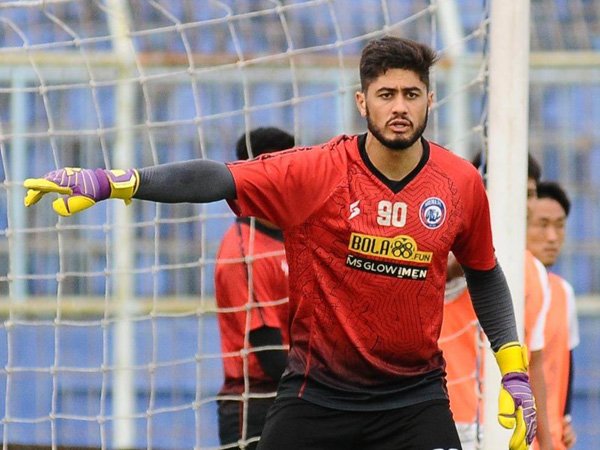 Kiper Arema FC, Adison Maringa