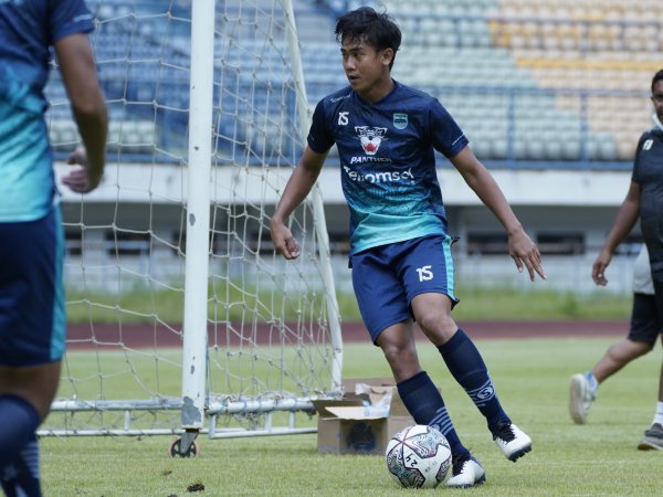 Dimas Juliono, Pemain Persib U-18 yang promosi ke tim senior