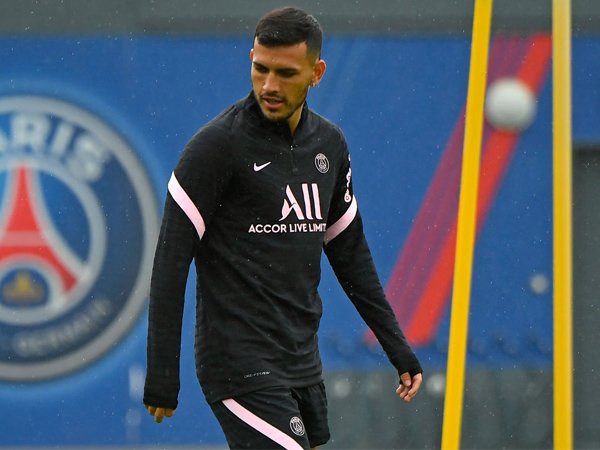 Gelandang Paris Saint-Germain, Leandro Paredes.