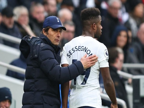 Davies menjelaskan keputusan Conte ganti Sessegnon