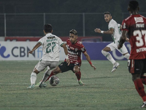 Gelandang Bali United, Sidik Saimima
