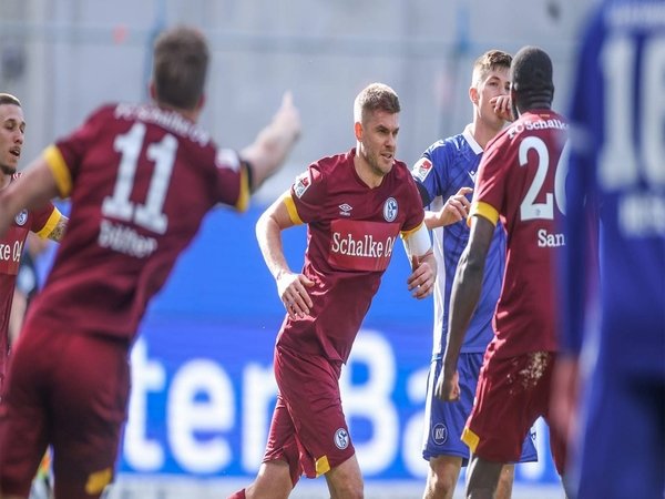 Schalke 04 sudah tidak lagi menggandeng perusahaan energi asal Rusia yaitu Gazprom sebagai sponsor utama klub, buntut invasi Rusia terhadap Ukraina / via FC Schalke Official