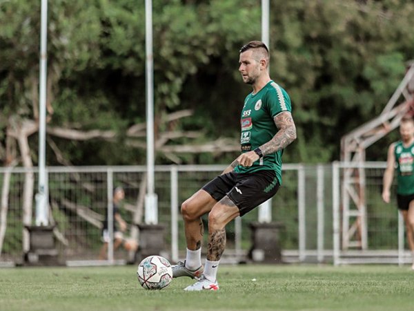 Pemain bertahan PSS Sleman, Aaron Evans