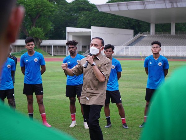 Ketum PSSI, Mochamad Iriawan memberikan pengarahan terhadap skuat timnas Indonesia U-19