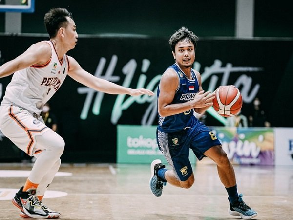 Point guard Prawira Bandung, Yudha Saputra saat melawan Pelita Jaya. (Images: IBL)
