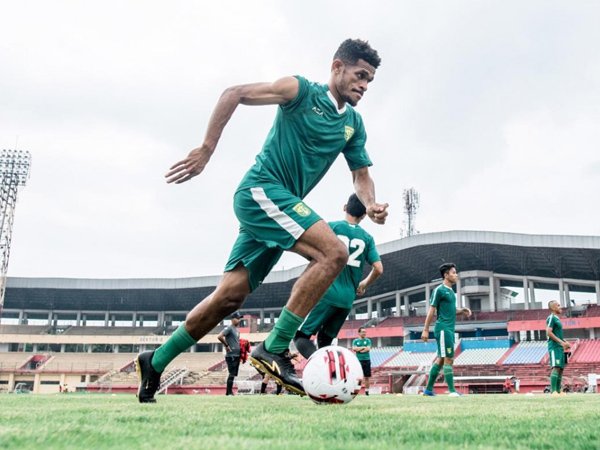 Gelandang Persebaya Surabaya, Ricky Kambuaya