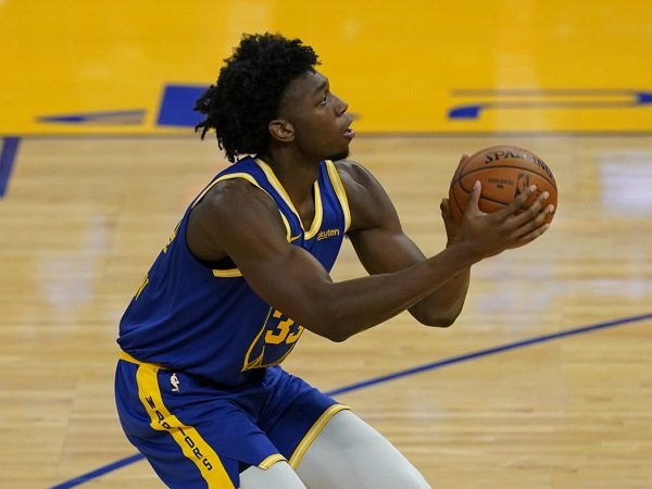 Lutut James Wiseman kembali bermasalah usai latihan dengan Santa Cruz Warriors.