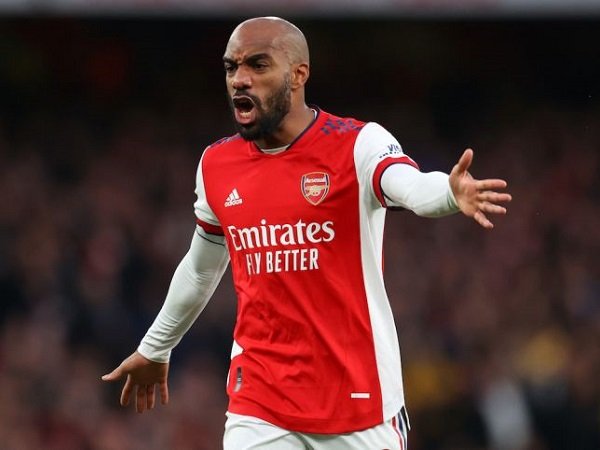 AC Milan evaluasi Lacazette