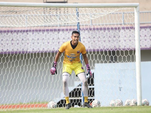 Kiper Persita Tangerang, Rendy Oscario