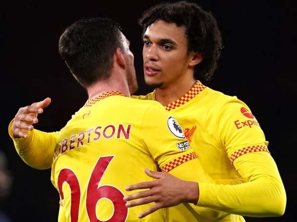 Aurelio Puji Kontribusi Besar Dua Bek Sayap Liverpool