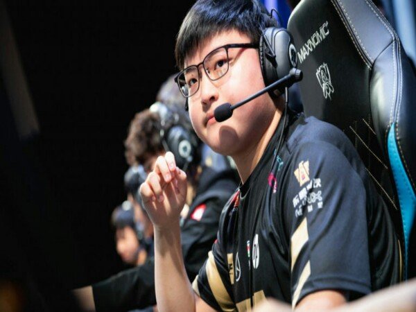 Uzi AD Carry Bilibili Gaming Rehat Sementara dari League Kompetitif