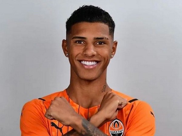 Real Madrid mengalahkan Atletico Madrid untuk mendapatkan Vinicius Tobias.