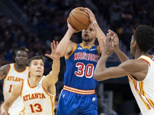 Stephen Curry bakal absen hingga akhir musim reguler NBA 2021-2022.