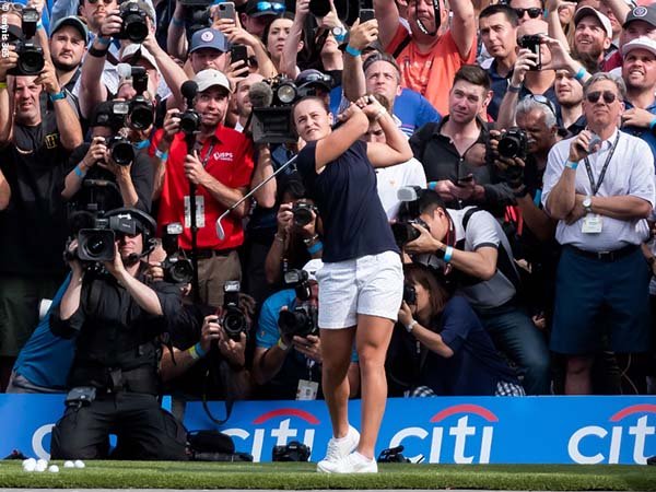 Pensiun dari dunia tenis, Ashleigh Barty berjaya di lapangan hijau ini