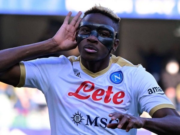 Victor Osimhen cedera saat latihan.