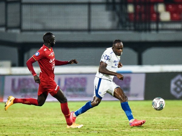 Bek Persib, Victor Igbonefo