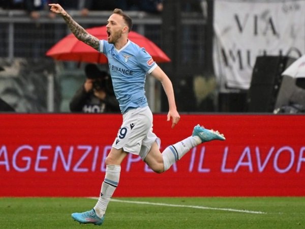 Lazio tak ingin kehilangan Lazzari