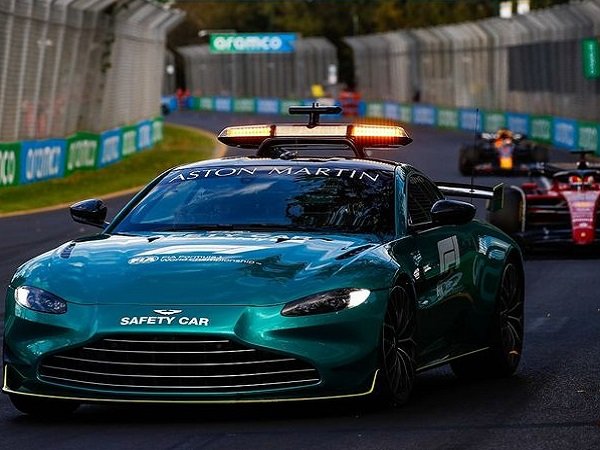 Safety Car Aston Martin