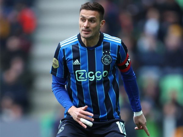 Penyerang Ajax Amsterdam, Dusan Tadic.