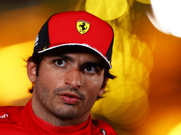 Stefano Domenicali minta Carlos Sainz untuk lebih tenang lagi di atas trek.