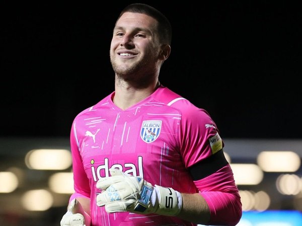 Tottenham siap rekrut Johnstone