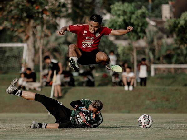 Para pemain PSS Sleman menjalani latihan tahap pertama