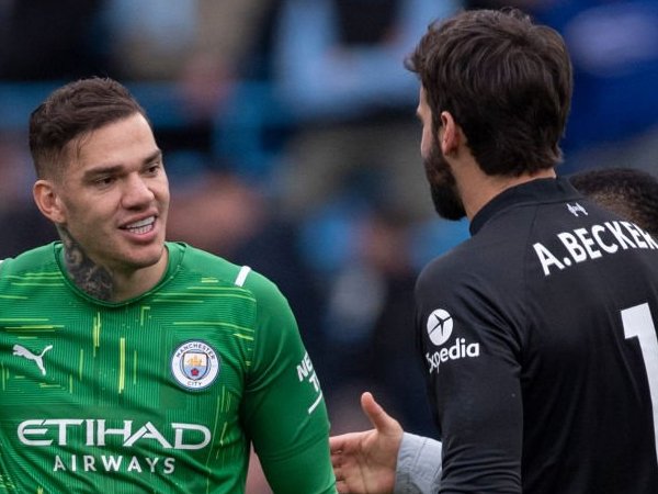 Alisson atau Ederson? Mana yang Lebih Baik Menurut Julio Cesar