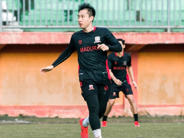 Gelandang bertahan Madura United, Lee Yoo-joon