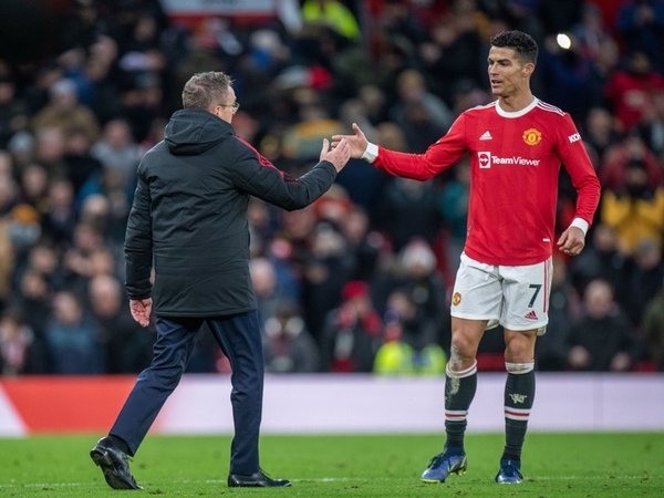 Ralf Rangnick berani membuat pernyataan kalau Cristiano Ronaldo bukanlah tipe striker yang cocok dengan gaya mainnya / via Reuters