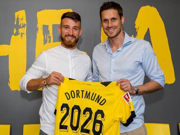 Salih Ozcan menandatangani kontrak empat tahun dengan Borussia Dortmund