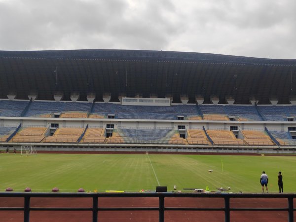 Suasana Stadion Gelora Bandung Lautan Api di sesi latihan Persib, Selasa (24/5)