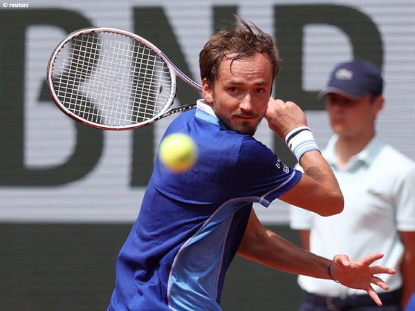 Daniil Medvedev paksa Laslo Djere berkemas dari French Open