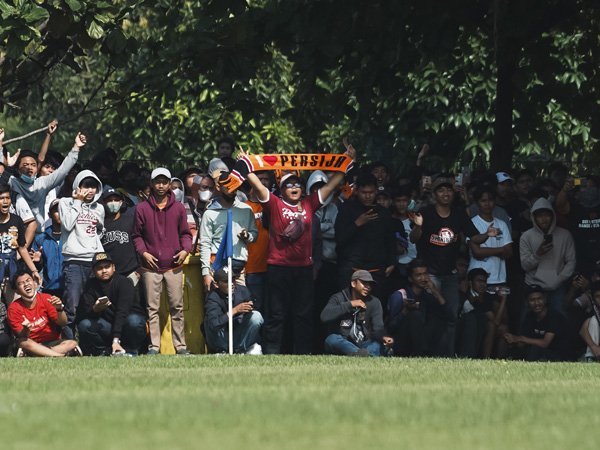 The Jakmania menyaksikan langsung latihan Persija Jakarta