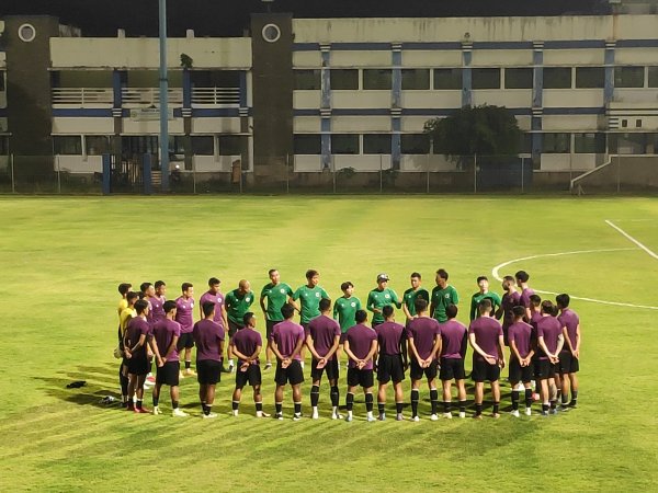 Tim nasional Indonesia ketika berlatih di Stadion Si Jalak Harupat