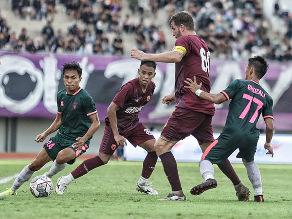 Bernardo Tavares nilai performa Persita Tangerang belum optimal di laga uji coba