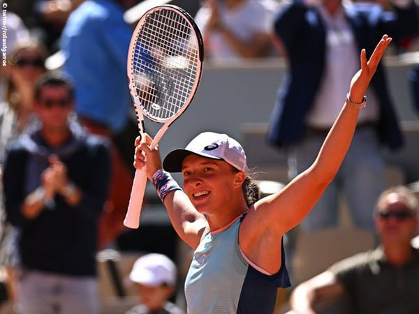 Iga Swiatek tampil brutal demi segel tiket final French Open