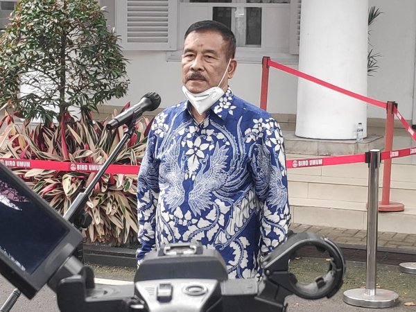 Umuh Muchtar ketika bertakziah di Gedung Pakuan