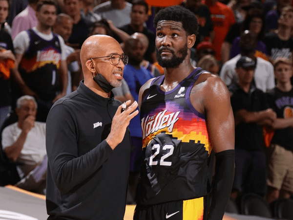Deandre Ayton dipercaya banyak analis akan hengkang dari Phoenix Suns.