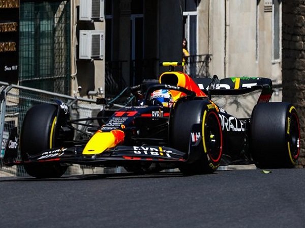 Hasil gemilang akhirnya dicetak Sergio Perez.