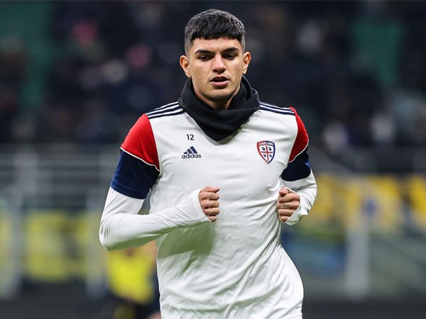 Bek sayap Cagliari, Raoul Bellanova.