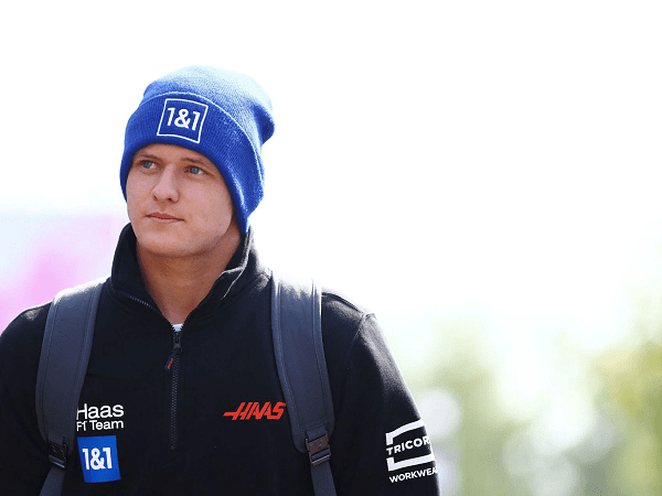 Gunther Steiner bungkam ketika ditanya masa depan Mick Schumacher.