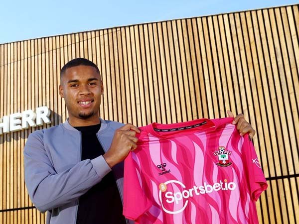 Southampton Resmi Datangkan Gavin Bazunu dari Man City